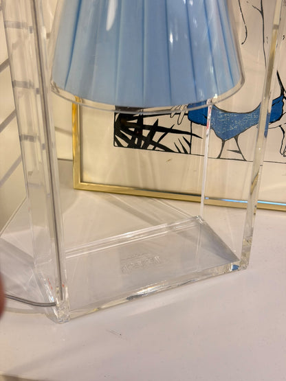 Lampe de table Light-Air Tissu bleu ciel - Kartell - modèle d&