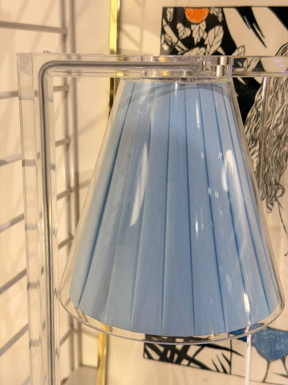 Lampe de table Light-Air Tissu bleu ciel - Kartell - modèle d&