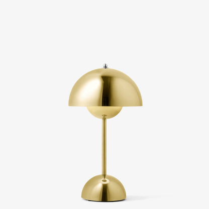 Petite lampe de table Flowerpot VP9 de Verner Panton - &amp;Tradition-Laiton-The Woods Gallery