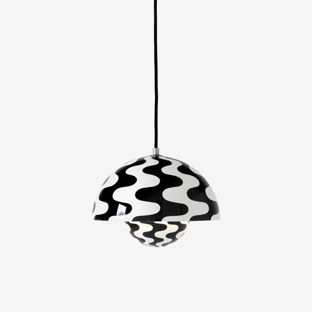 Petite suspension Flowerpot VP1 de Verner Panton - &Tradition-Black & White Pattern-The Woods Gallery