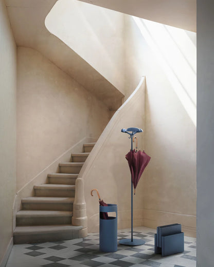 Porte-revues Magazine Holder de Giotto Stoppino - Kartell-Marron-The Woods Gallery
