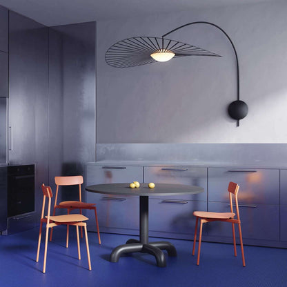 Potence Vertigo Nova de Constance Guisset - Petite Friture-en situation, dans un café-The Woods Gallery