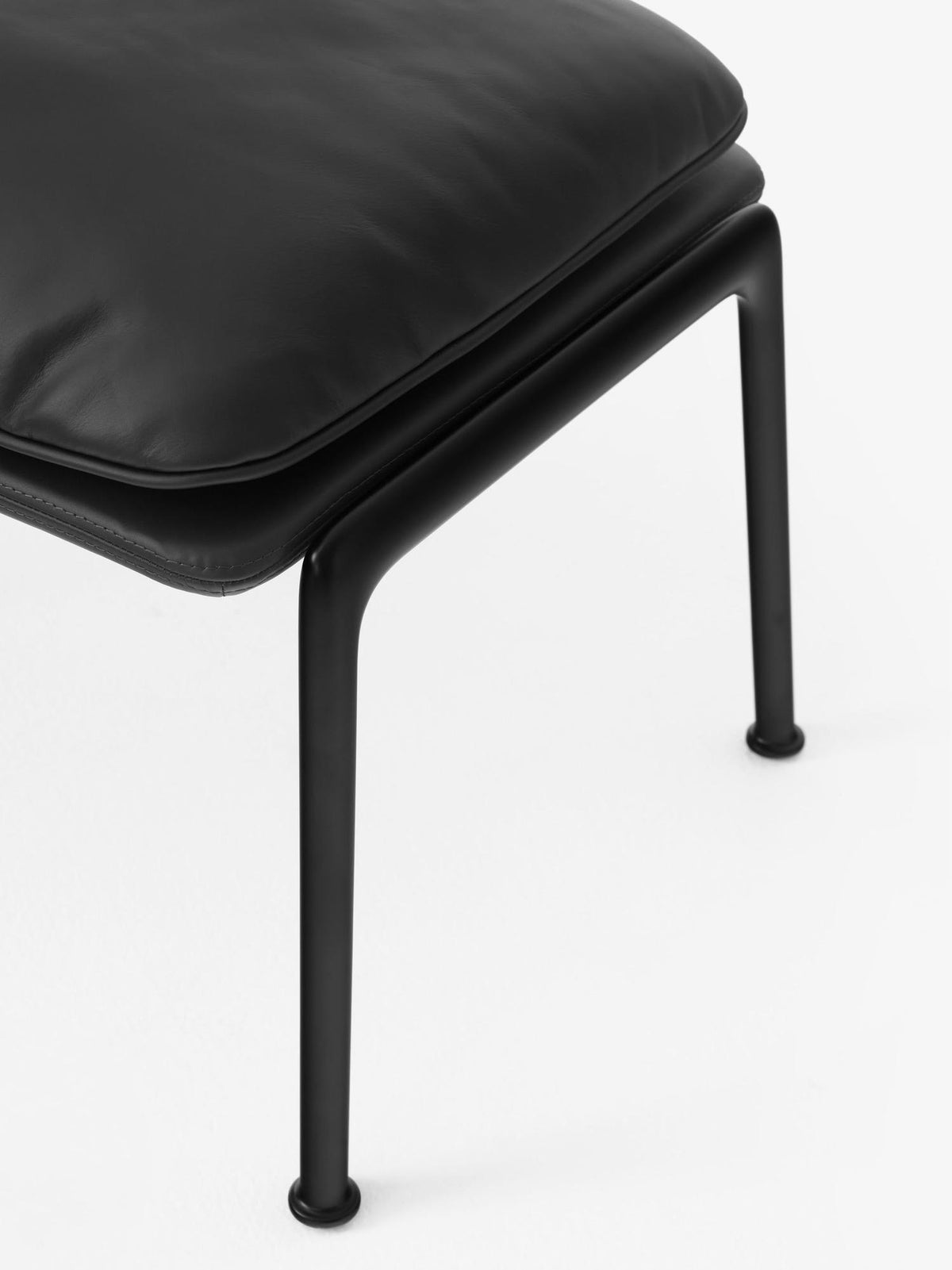 Repose-pieds Muno LN20 de Luca Nichetto - &amp;Tradition-Noir chaud-Tissu groupe 1-The Woods Gallery