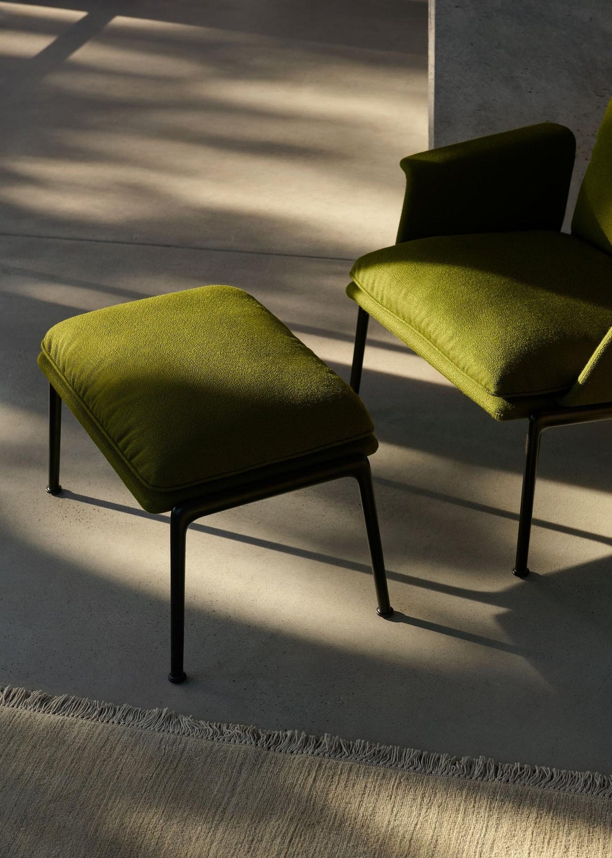 Repose-pieds Muno LN20 de Luca Nichetto - &amp;Tradition-Noir chaud-Tissu groupe 1-The Woods Gallery