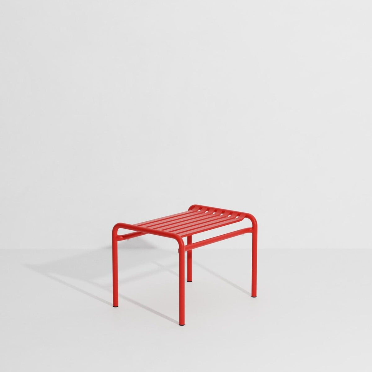 Repose-pieds Week-End de Studio Brichet-Ziegler - Petite Friture-Rouge-The Woods Gallery