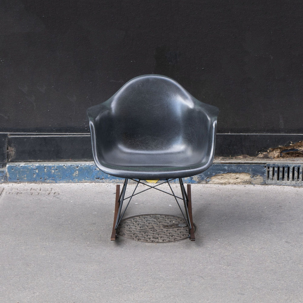 Rocking Chair Elephant Grey de Charles & Ray Eames - Herman Miller - Vintage-The Woods Gallery