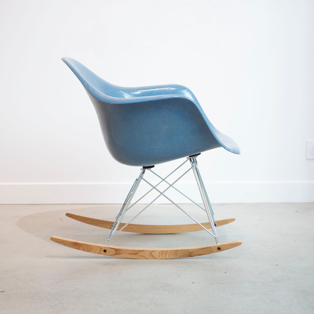 Rocking chair Baby Blue de Charles & Ray Eames - Herman Miller - Vintage-The Woods Gallery