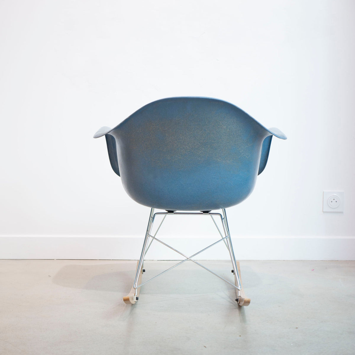 Rocking chair Baby Blue de Charles &amp; Ray Eames - Herman Miller - Vintage-The Woods Gallery