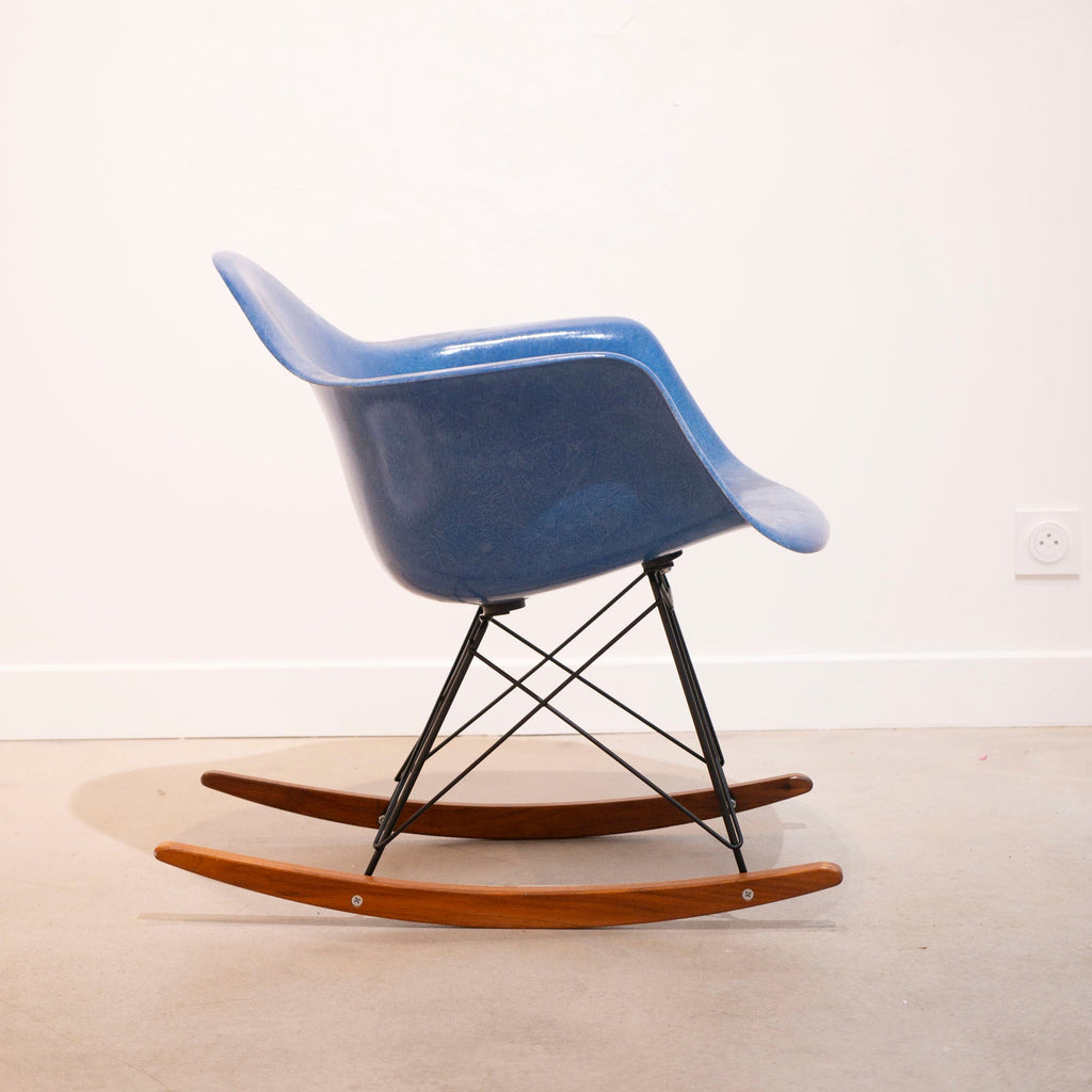 Rocking chair Ultramarine de Charles & Ray Eames - Herman Miller - Vintage-The Woods Gallery