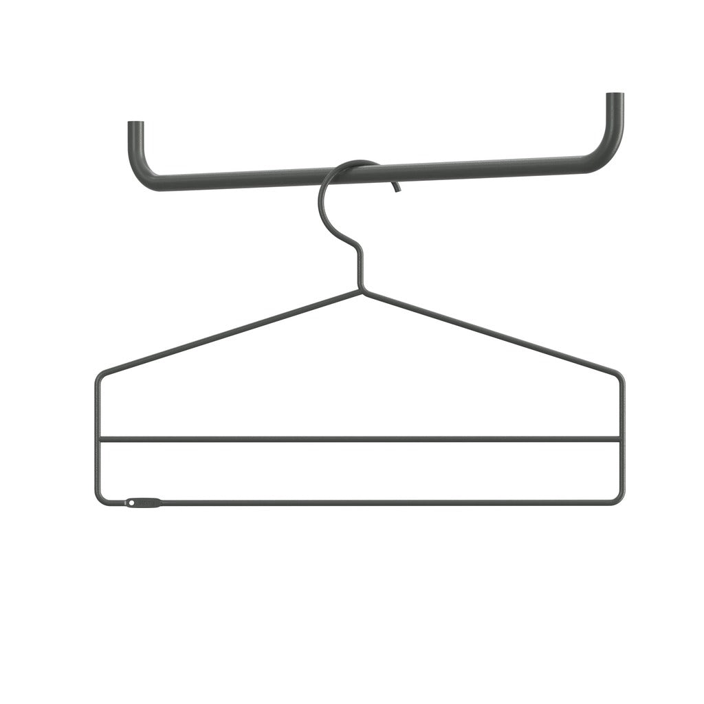 Pack de 4 cintres, String Furniture, coloris gris foncé, packshot sur fond blanc