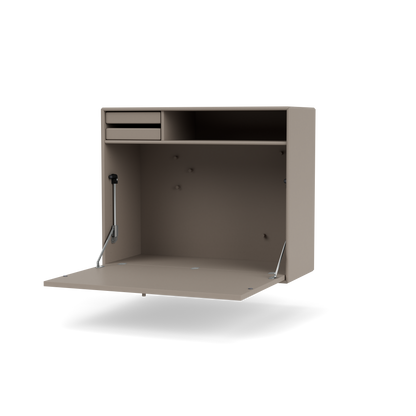 Secrétaire Modulable Studio par Peter J. Lassen, laque 141 Truffle, suspendu au mur, packshot Montana