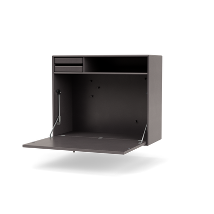 Secrétaire Modulable Studio par Peter J. Lassen, laque 35 Coffee, suspendu au mur, packshot Montana