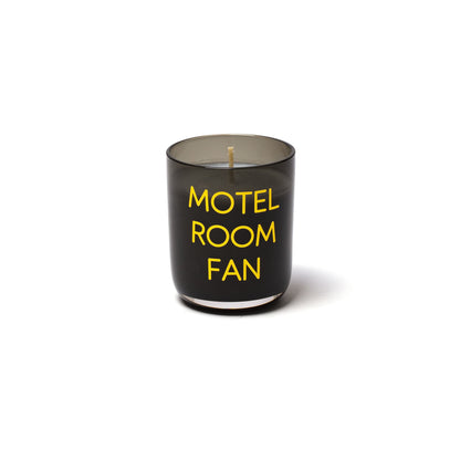 Bougie parfumée Memories Motel Room Fan de Seletti-bougie en verre noir, nom du parfum imprimé en jaune-Seletti