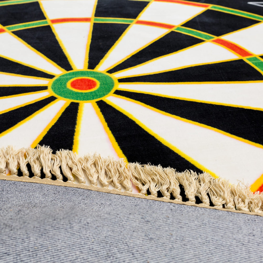 Tapis rond Blow Dartboard de Studio Job - Seletti-vue 2-The Woods Gallery