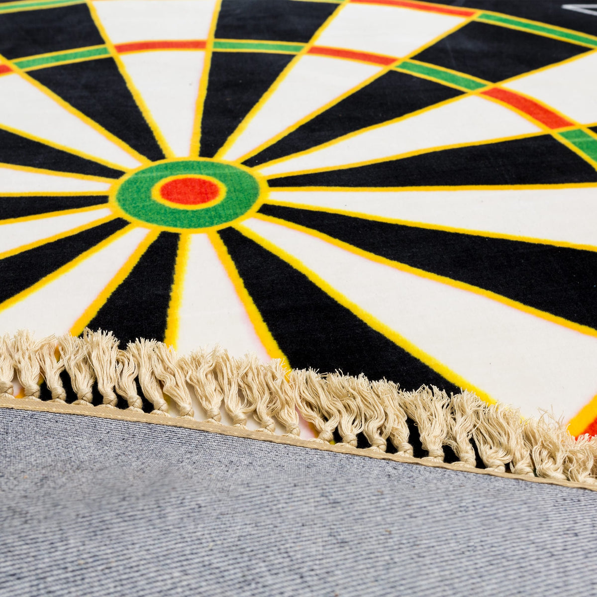 Tapis rond Blow Dartboard de Studio Job - Seletti-vue 2-The Woods Gallery