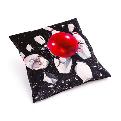 Coussin Bowling de ToiletPaper - Seletti-vue 1-The Woods Gallery