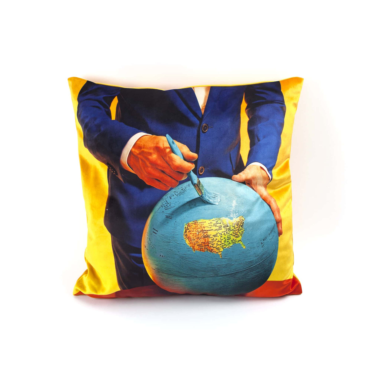 Coussin Globe de ToiletPaper - Seletti-vue 4-The Woods Gallery