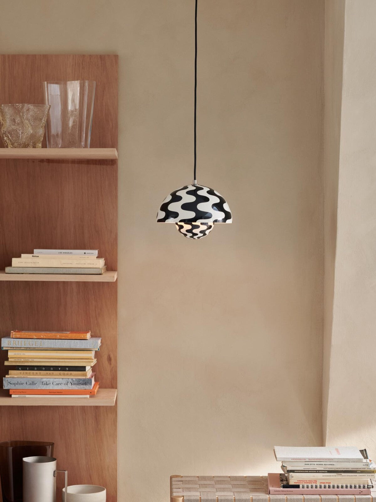 Suspension Flowerpot VP2 de Verner Panton - &amp;Tradition-Blanc mat-The Woods Gallery