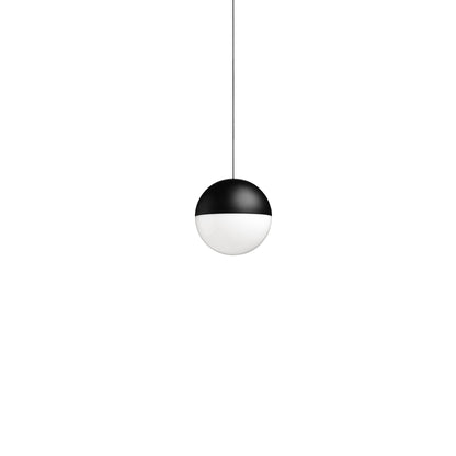 Suspension String Light tête sphère de Michael Anastassiades - Flos-12 m-Casambi Ready-Noir-The Woods Gallery