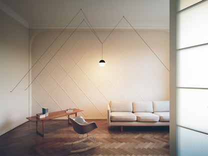 Suspension String Light tête sphère de Michael Anastassiades - Flos-12 m-Interrupteur tactile-Blanc-The Woods Gallery