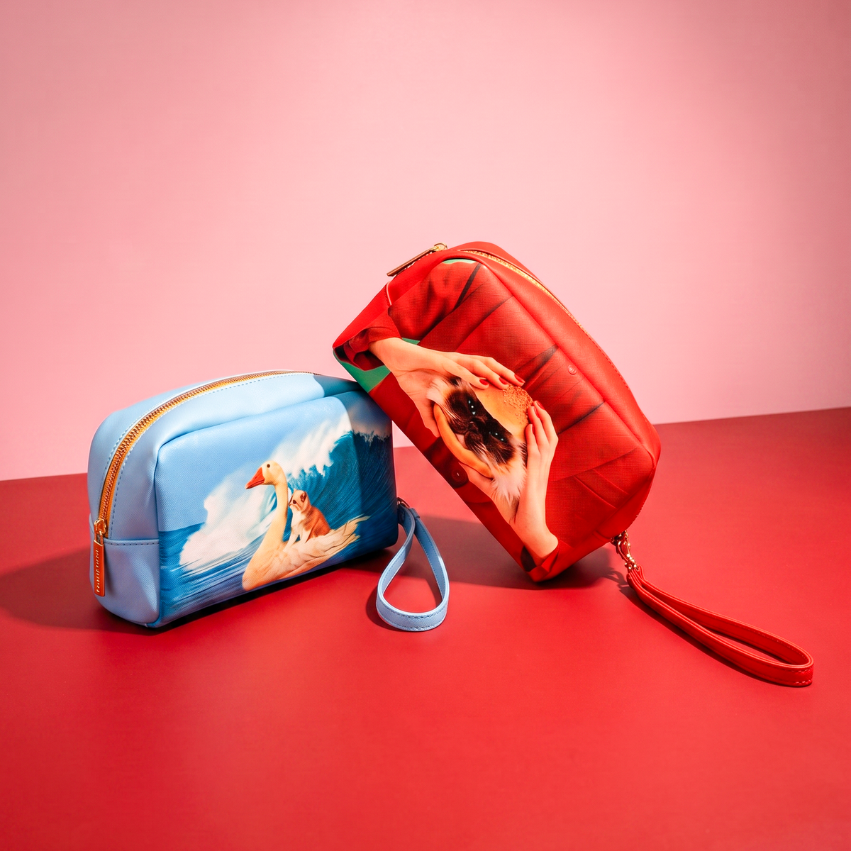 Trousse Surf Buddies 23x8 h.13 cm de ToiletPaper - Seletti-vue 2-The Woods Gallery
