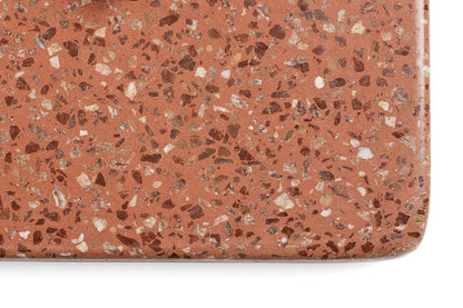 Table Terrazzo ronde de Daniel Enoksson Ø 70 - Hay-Anthracite / Terrazzo Gris clair-The Woods Gallery