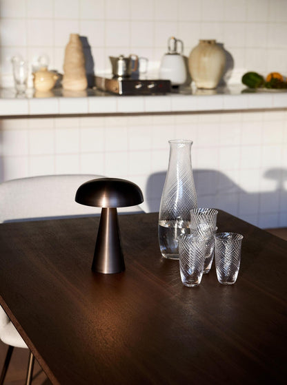 Table à manger Drip HW59 de Hee Welling - &amp;Tradition-Noir-Linoléum Burgundy 4154-The Woods Gallery
