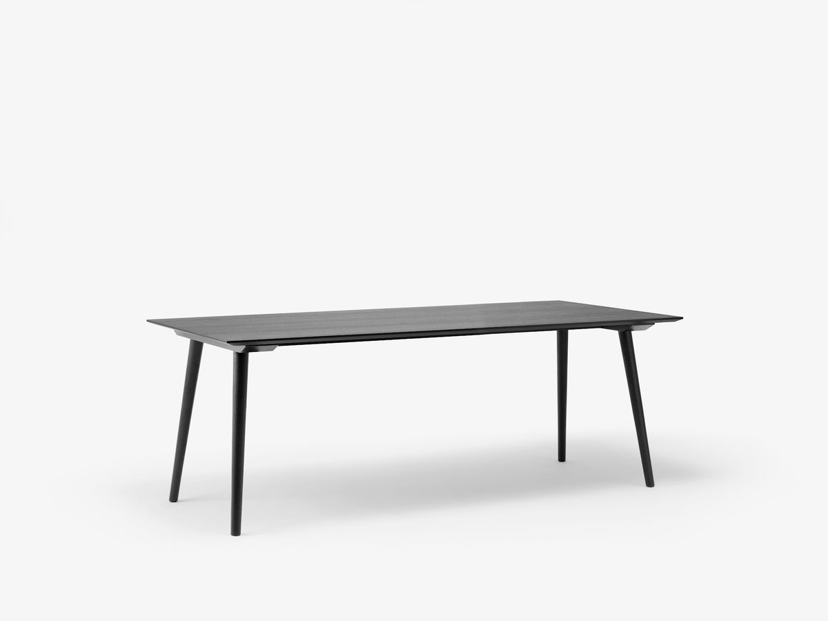 Table à manger In Between SK5 de Sami Kallio - &amp;Tradition-Piètement chêne laqué noir-Linoléum Forbo-The Woods Gallery