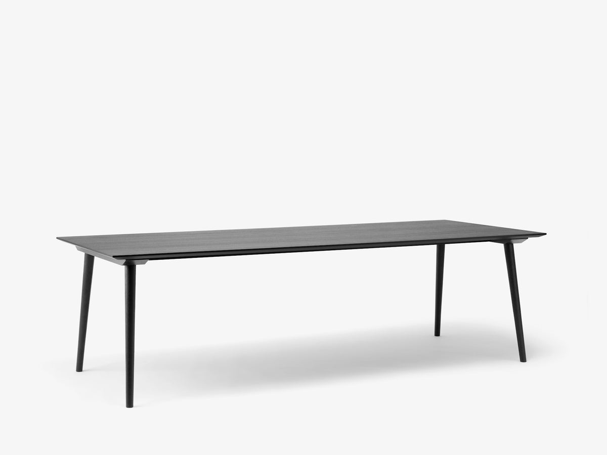 Table à manger In Between SK6 de Sami Kallio - &amp;Tradition-Piètement chêne laqué-Linoléum Forbo-The Woods Gallery