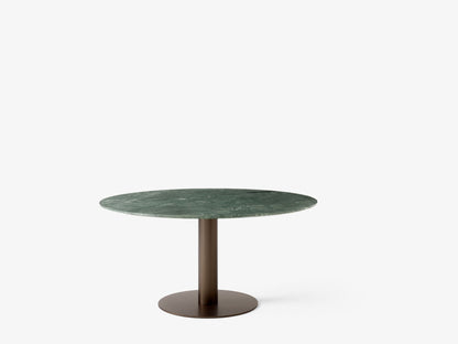 Table à manger carrée In Between SK20 de Sami Kallio - &amp;Tradition-Pied central noir mat-Linoléum Forbo-The Woods Gallery
