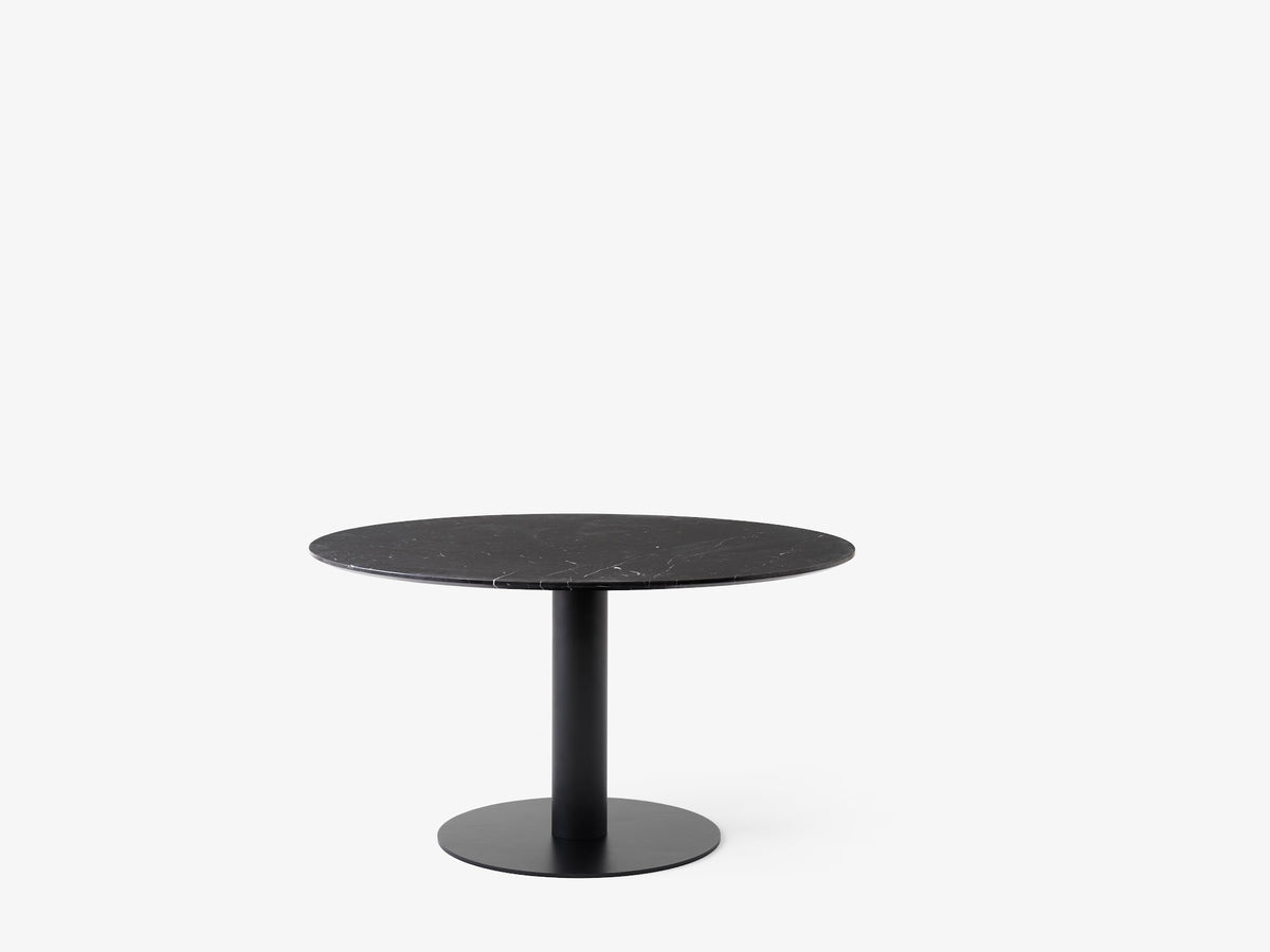 Table à manger carrée In Between SK20 de Sami Kallio - &amp;Tradition-Pied central noir mat-Linoléum Forbo-The Woods Gallery