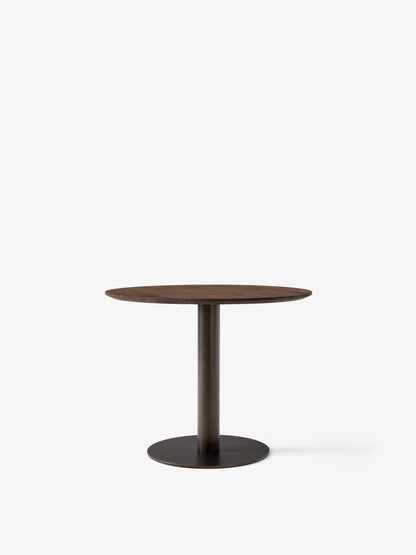 Table à manger ronde In Between SK11 de Sami Kallio - &amp;Tradition-Pied central bronze-Bois massif noyer huilé-The Woods Gallery