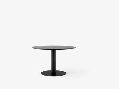 Table à manger ronde In Between SK12 de Sami Kallio - &amp;Tradition-Pied central noir mat-Linoléum Forbo-The Woods Gallery