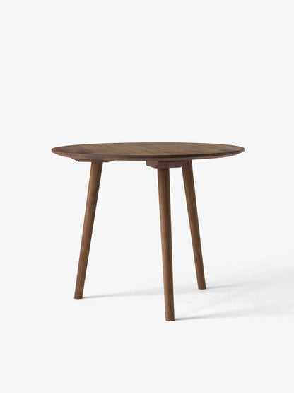 Table à manger ronde In Between SK3 de Sami Kallio - &amp;Tradition-Piètement chêne laqué-Linoléum Forbo-The Woods Gallery