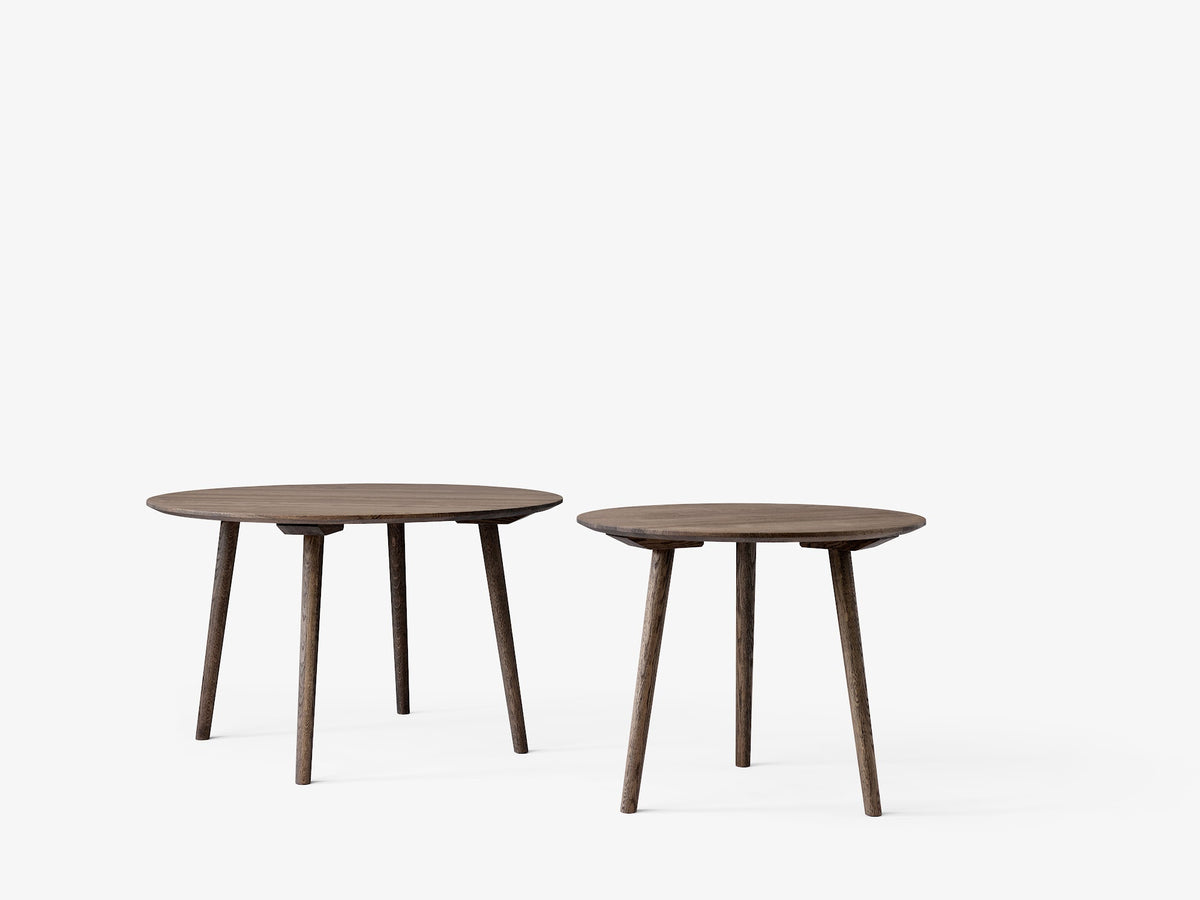 Table à manger ronde In Between SK3 de Sami Kallio - &amp;Tradition-Piètement chêne laqué-Linoléum Forbo-The Woods Gallery