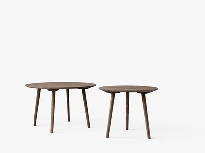 Table à manger ronde In Between SK4 de Sami Kallio - &amp;Tradition-Piètement chêne laqué-Linoléum Forbo-The Woods Gallery