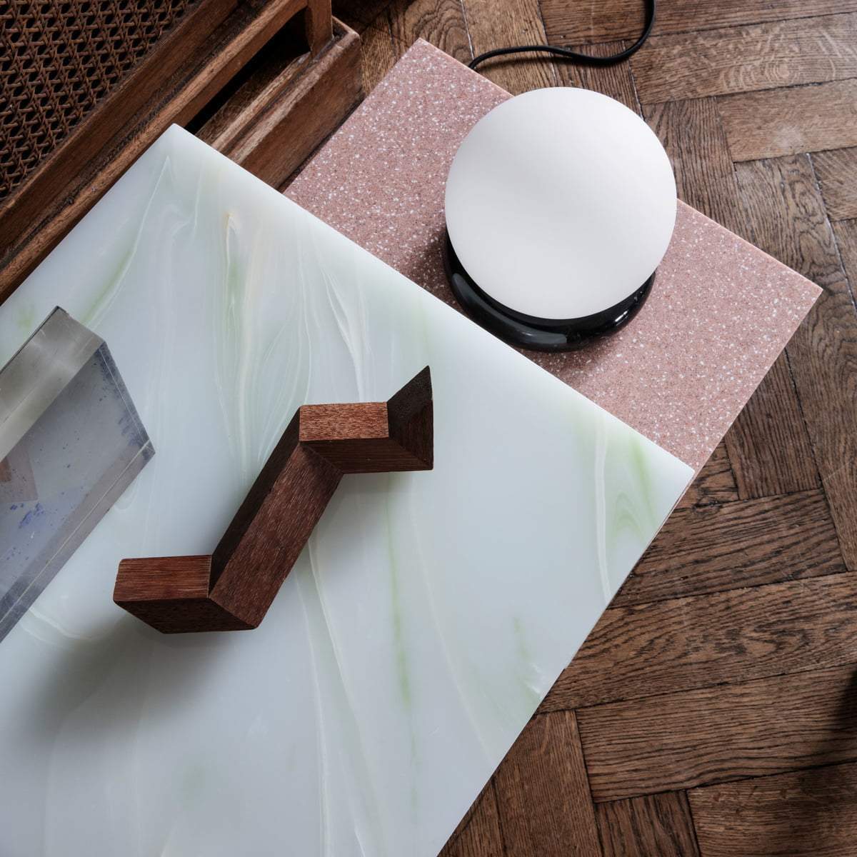 Table basse Distinct Side Ø 59,5 de Trine Andersen - Ferm Living-Vert et Rose-The Woods Gallery