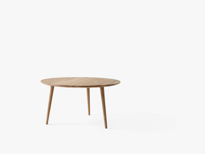 Table basse In Between SK15 de Sami Kallio - &amp;Tradition-Chêne huilé-The Woods Gallery