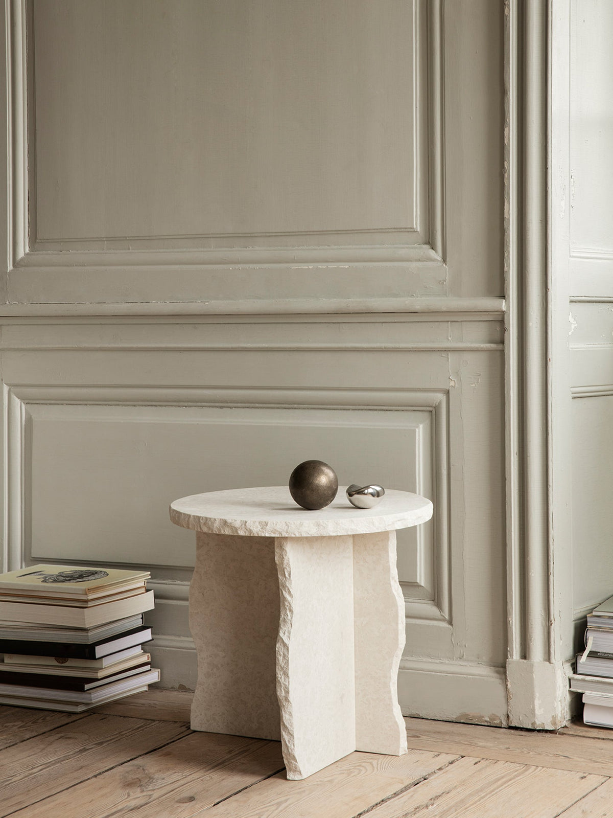 Table basse Minéral Sculptural Ø 52 - Bianco Curia - Ferm Living-The Woods Gallery