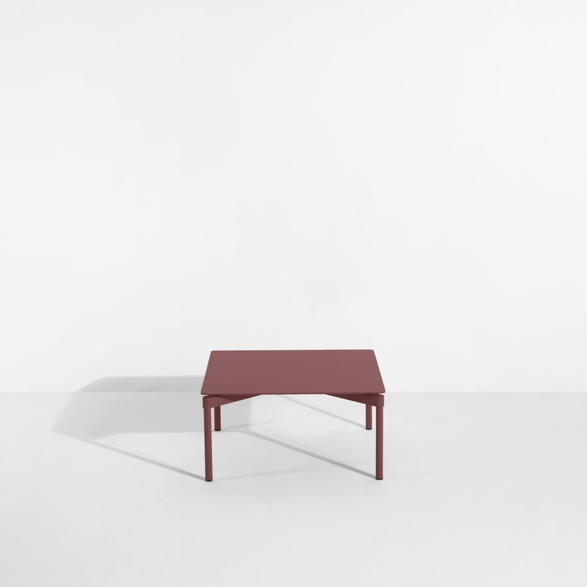 Table basse carrée Fromme de Tom Chung - Petite Friture-Rouge-Brun-The Woods Gallery