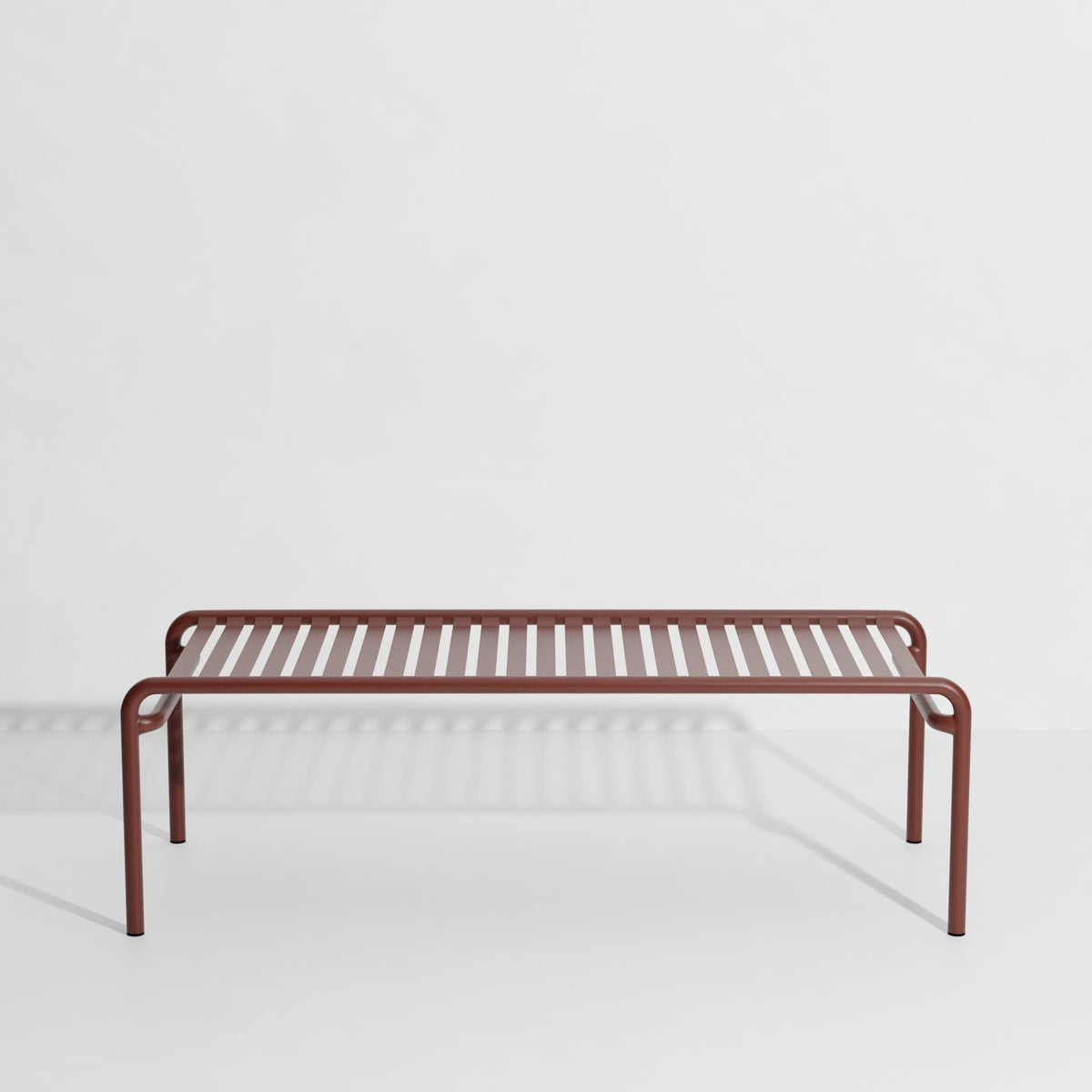 Table basse longue Week-End de Studio Brichet-Ziegler - Petite Friture-Rouge-Brun-The Woods Gallery