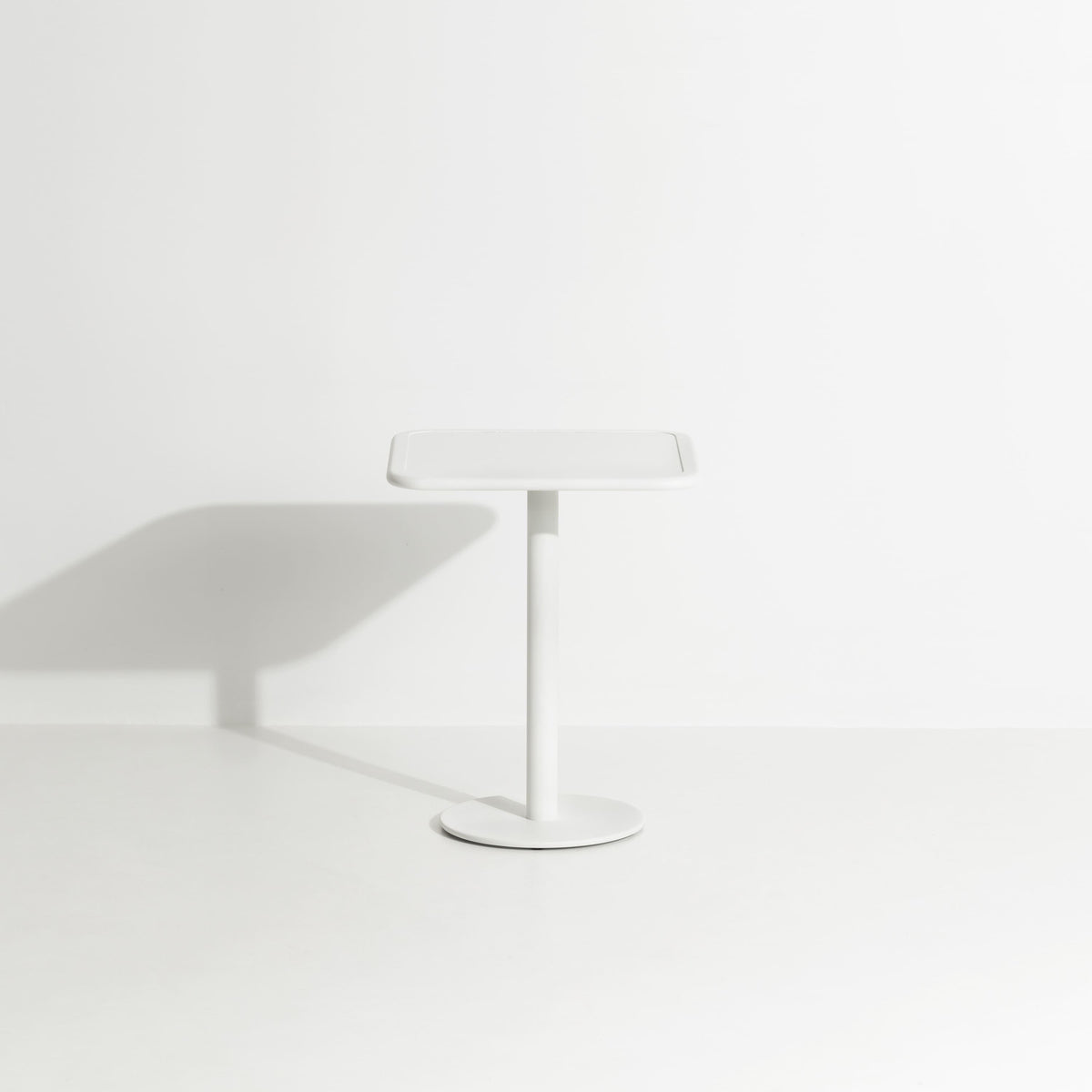 Table bistrot carrée Week-End 60 × 60 de Studio Brichet-Ziegler - Petite Friture-Blanc-The Woods Gallery