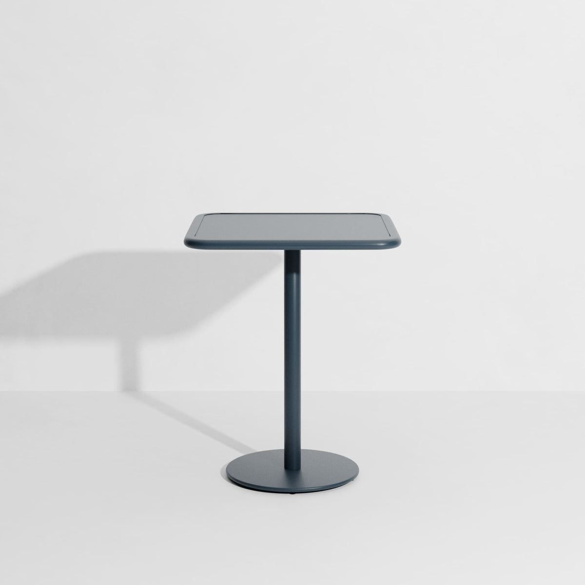 Table bistrot carrée Week-End 60 × 60 de Studio Brichet-Ziegler - Petite Friture-Gris Bleu-The Woods Gallery