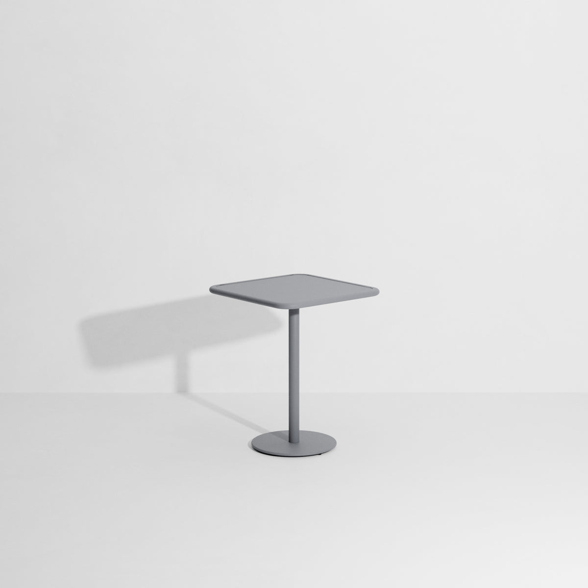 Table bistrot carrée Week-End 60 × 60 de Studio Brichet-Ziegler - Petite Friture-Gris pierre-The Woods Gallery