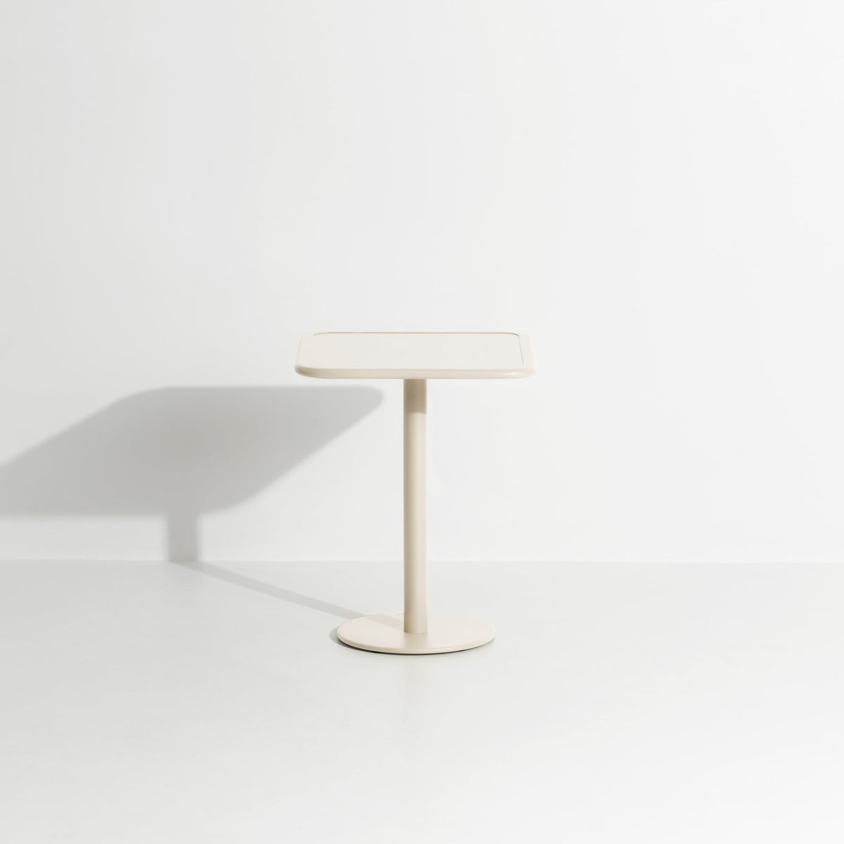 Table bistrot carrée Week-End 60 × 60 de Studio Brichet-Ziegler - Petite Friture-Ivoire-The Woods Gallery