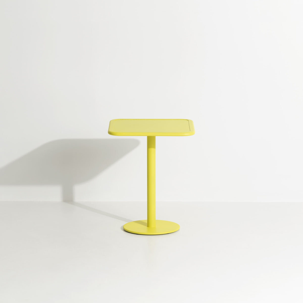 Table bistrot carrée Week-End 60 × 60 de Studio Brichet-Ziegler - Petite Friture-Jaune-The Woods Gallery