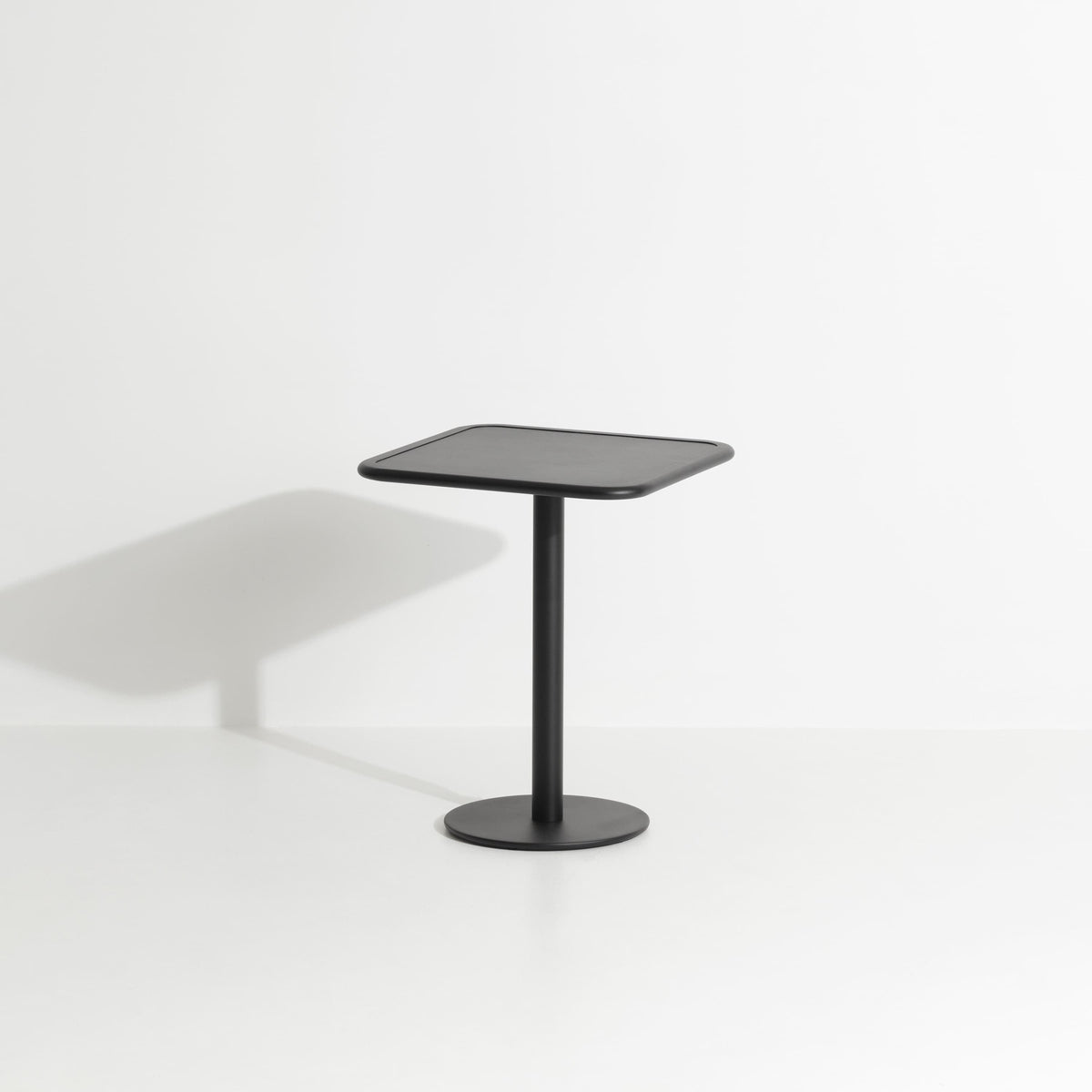 Table bistrot carrée Week-End 60 × 60 de Studio Brichet-Ziegler - Petite Friture-Noir-The Woods Gallery