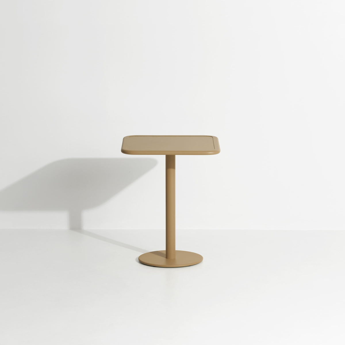 Table bistrot carrée Week-End 60 × 60 de Studio Brichet-Ziegler - Petite Friture-Or-The Woods Gallery