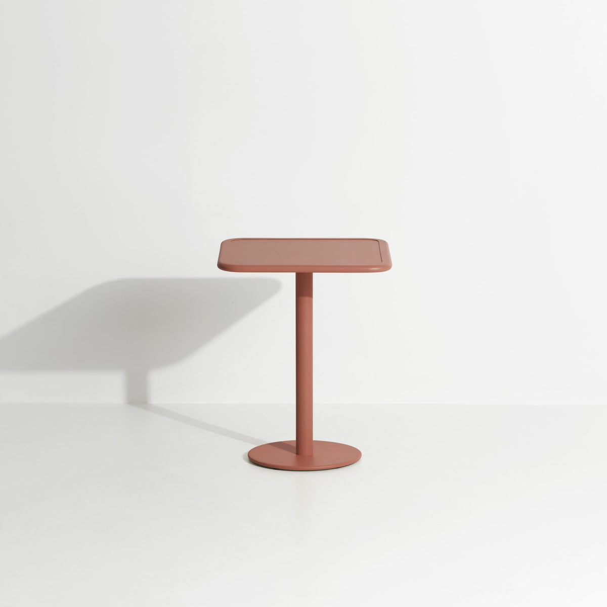 Table bistrot carrée Week-End 60 × 60 de Studio Brichet-Ziegler - Petite Friture-Terracotta-The Woods Gallery