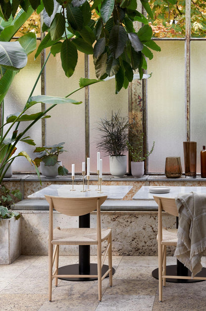 Table café In Between SK16 de Sami Kallio - &amp;Tradition-Pied central noir mat-Linoléum Forbo-The Woods Gallery